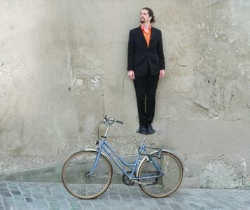 Photo : debout-velo.jpg